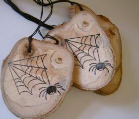 4 Wooden Halloween Hang Tag Ornament Spider Web Favors